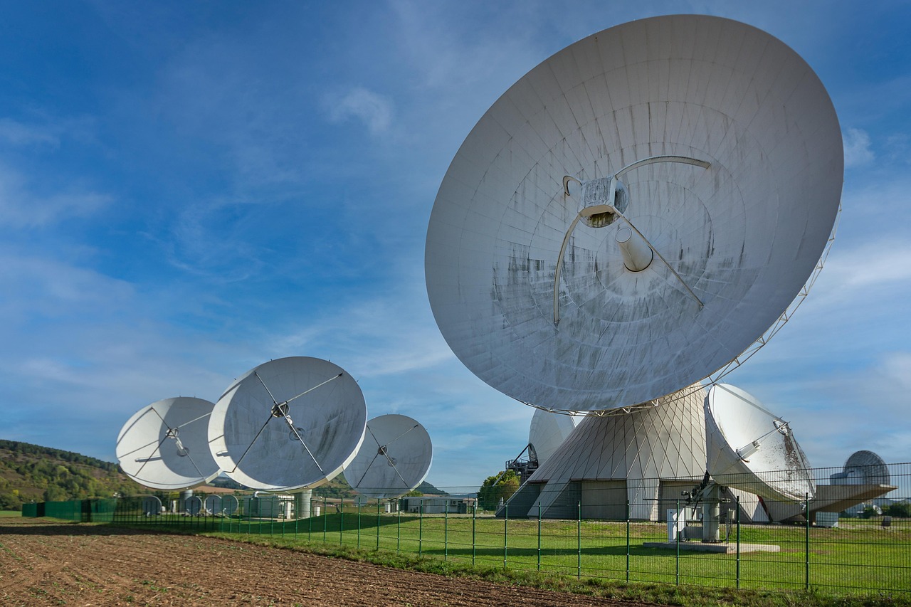 satellite-dishes-6564584_1280